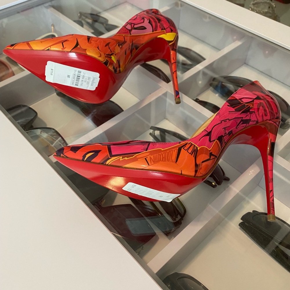 $800 Christian Louboutin Metrograf Graffiti Pumps EU 39